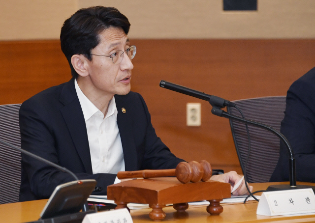 김윤상 기획재정부 차관이 22일 오후 서울 서초구 서울지방조달청에서 열린 '2024년 제6차 재정사업평가위원회'를 주재하고 있다. <기획재정부 제공>